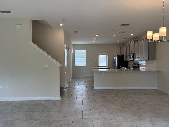 3rd image of 10048 Memoir Ave