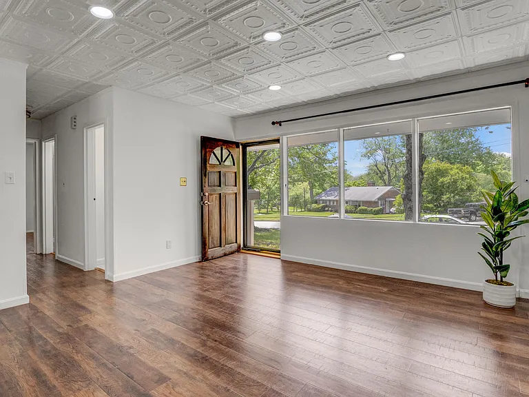6323 Howe Pl — Photo 7