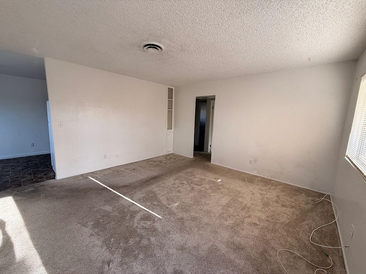Building Photo - 602 Commercial Ave #C