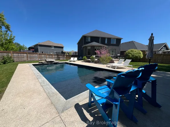 39 Gilpin Cres, Collingwood, ON L9Y 0Z1