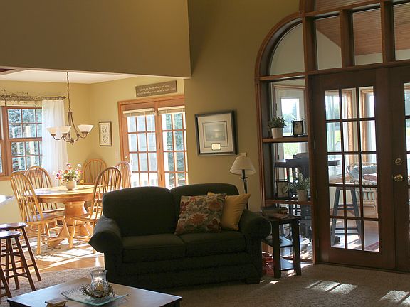 2nd image of 2673 Meadow Dr