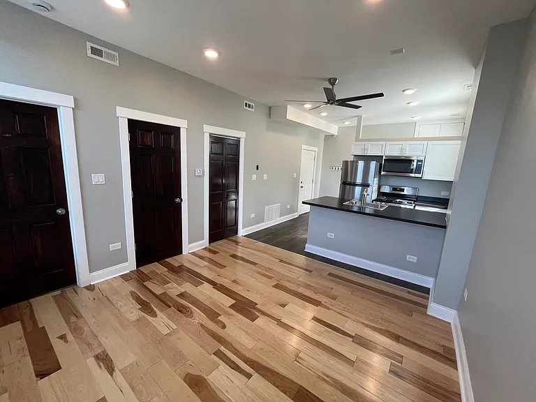 2339 S Sacramento Ave #3F — Photo 3