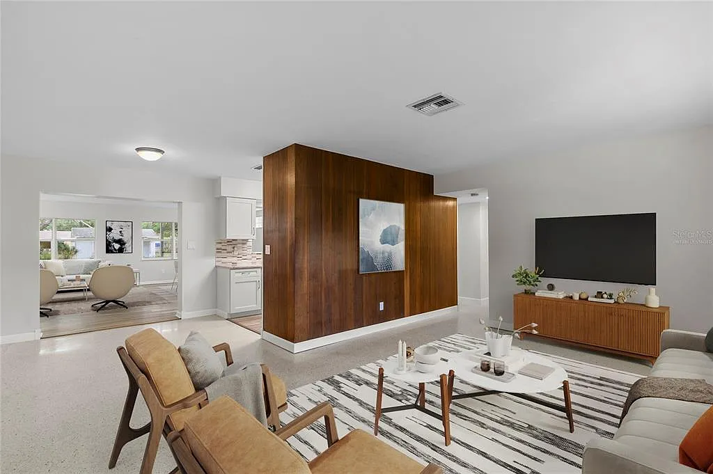 3 bed, 2.0 bath, 1690 sqft, $3,750 — Photo 3