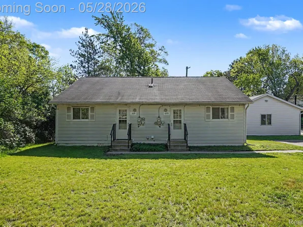 1691 S Lakeview Ln, Highland, MI 48357