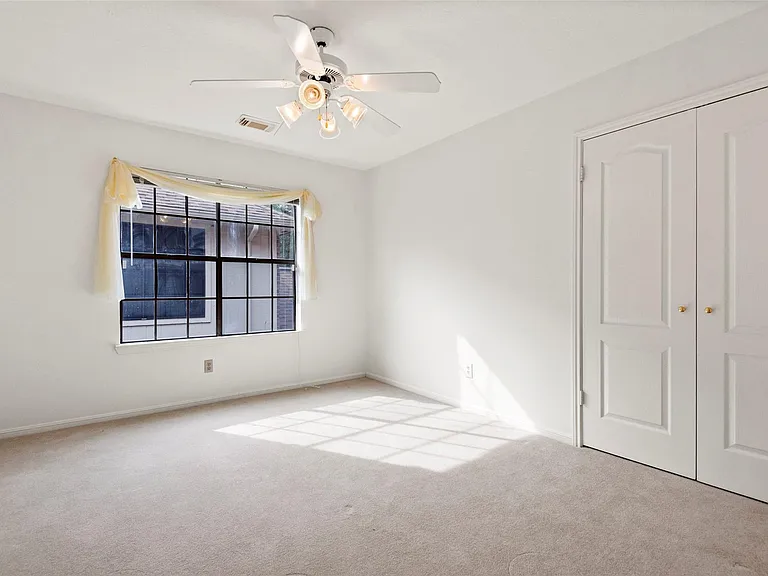 2415 Parkwood Ln — Photo 29