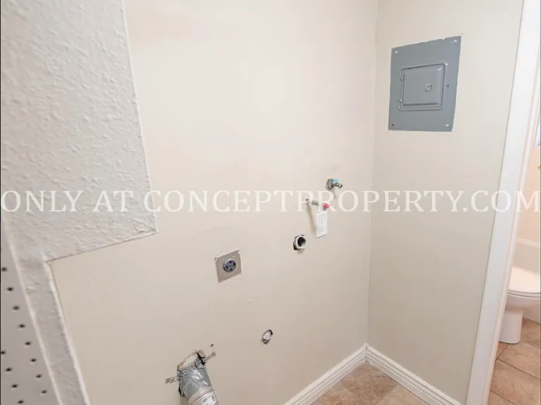 100 S Orchard Dr — Photo 5
