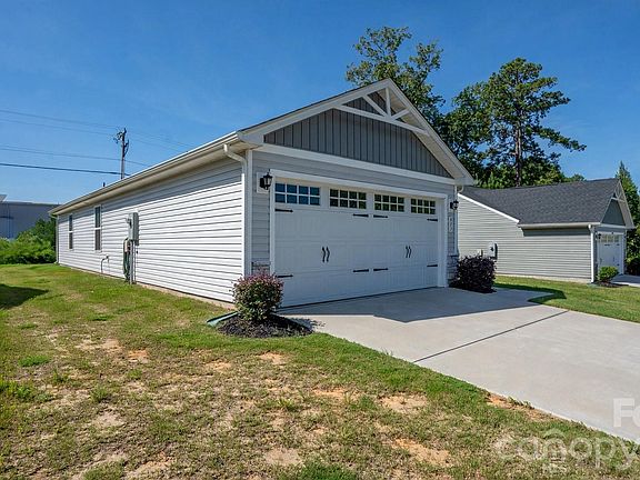5th image of 483 Grandiflora Ave