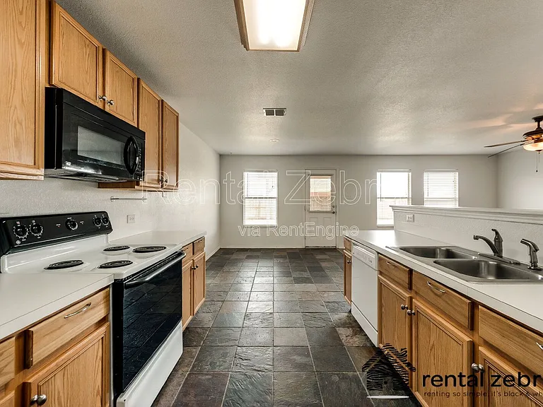 1336 Castle Ridge Rd — Photo 9