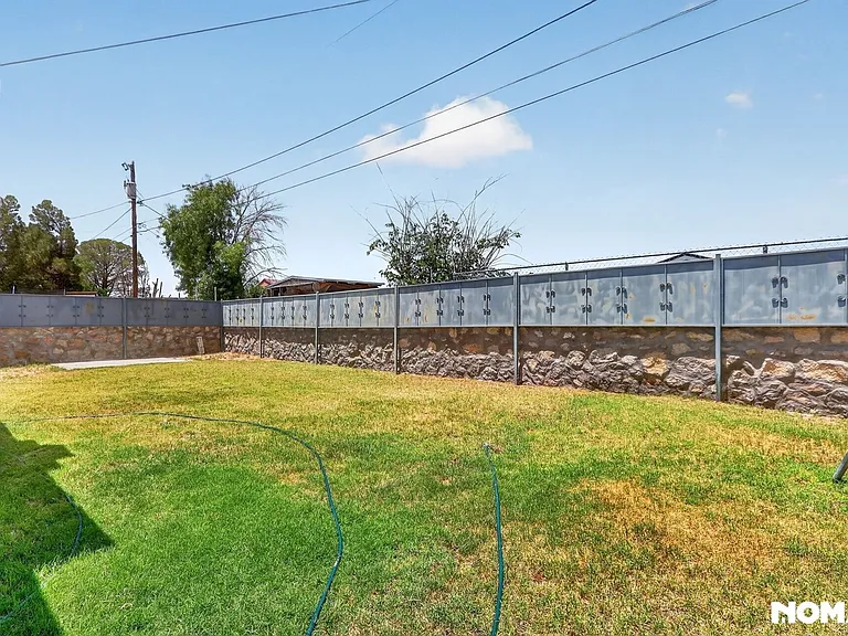 2045 Solano Dr — Photo 23