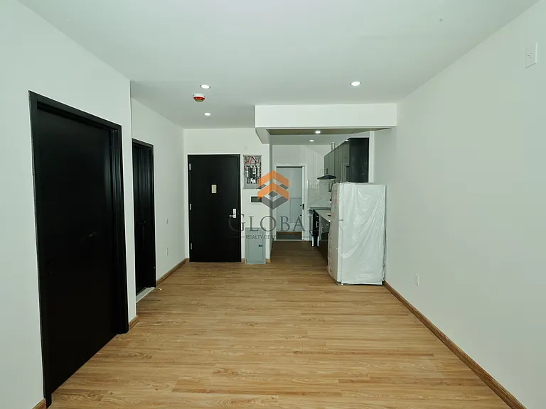 2039 Westchester Ave #503 — Photo 4