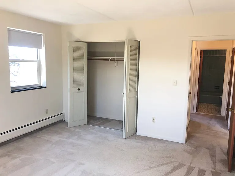 Lexington St Apartments — Photo 43