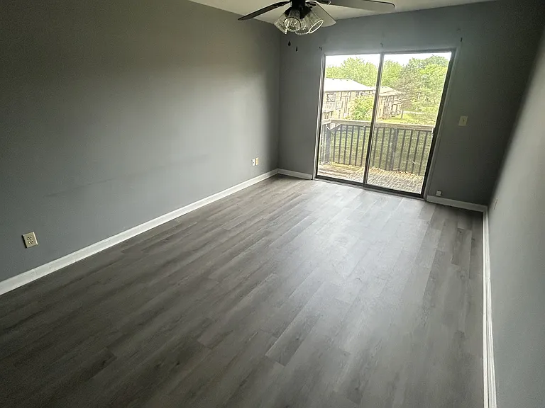 712 E Lincoln Trail Blvd — Photo 1