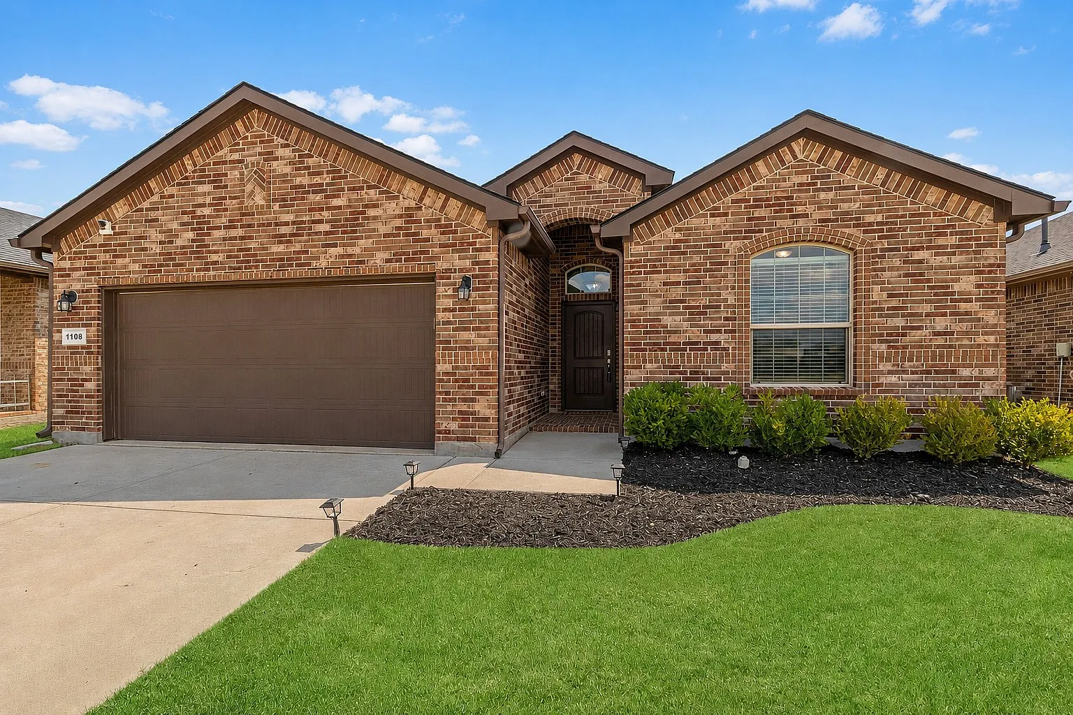 3 bed, 1695 sqft, $2,400 — Photo 1