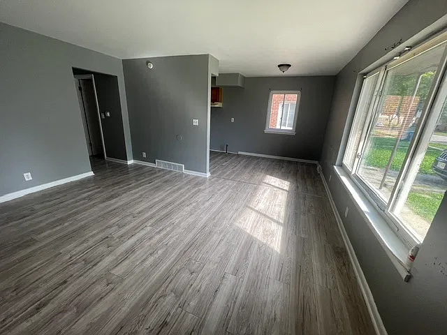 2 bed, 900 sqft, $875 — Photo 3