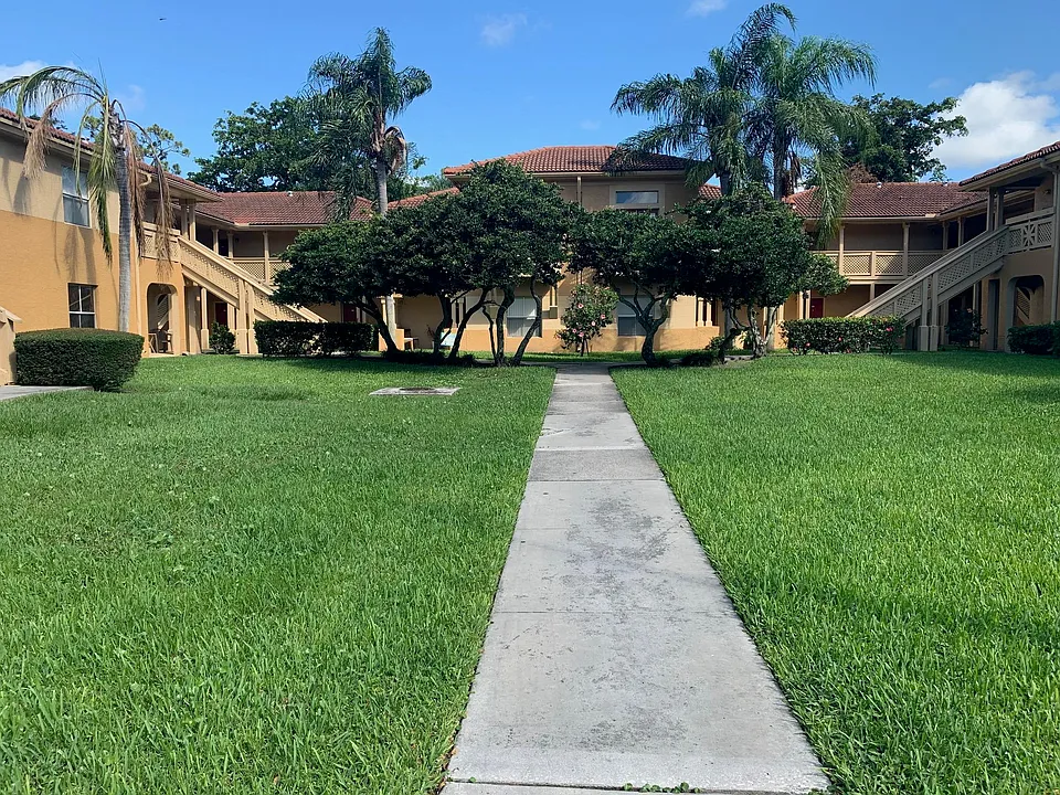 4799 Via Palm Lakes #1611