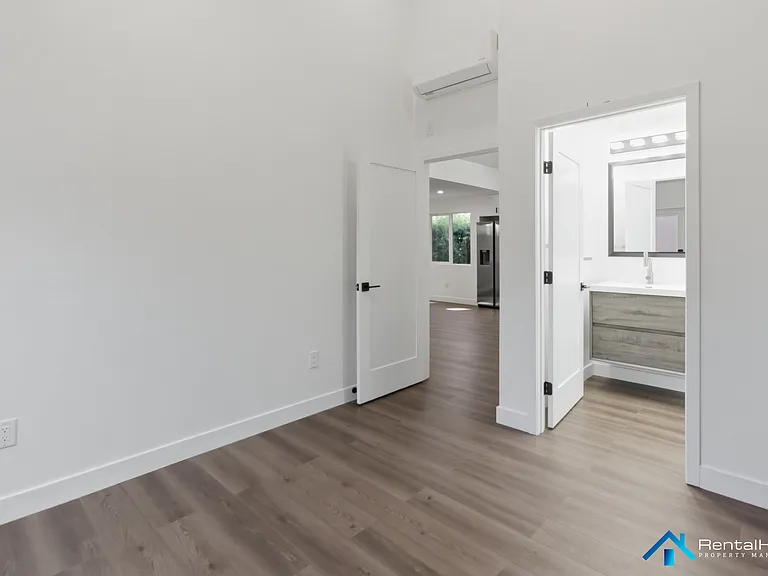 5746 Allott Ave — Photo 11