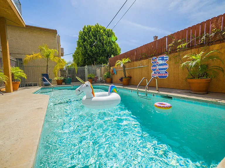 13952 Moorpark Ave — Photo 4