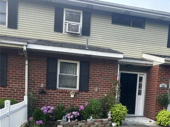 221 Vista Dr, Easton, PA 18042