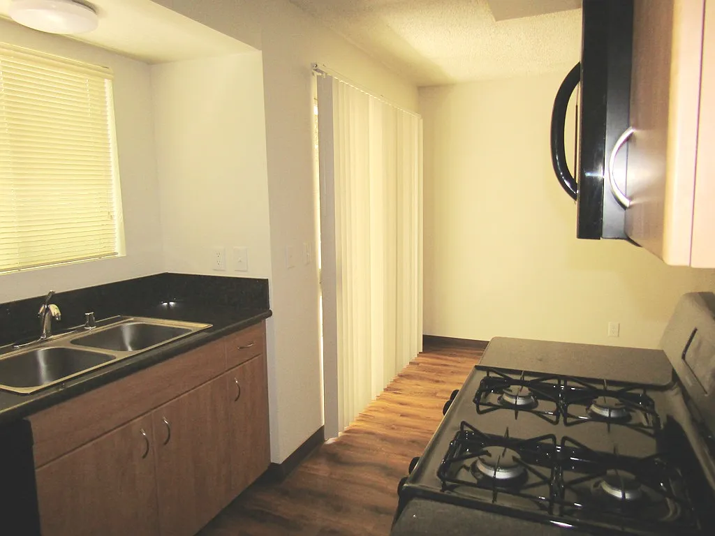 2 bed, 1100 sqft, $2,495 — Photo 2