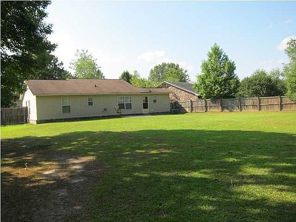 3rd image of 224 Mohican Cir