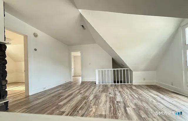 2 bed, 1.0 bath, 1873 sqft, $1,600 — Photo 4