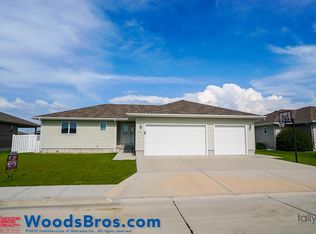 803 Stonewood Ave, Grand Island, NE 68803