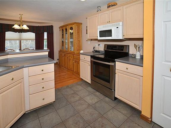 4th image of 610 Stonebridge Dr