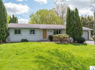 1925 Howard Dr, Mankato, MN 56003