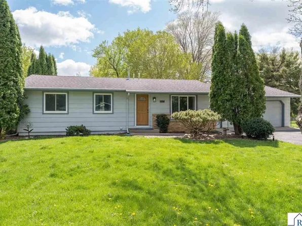 1925 Howard Dr, Mankato, MN 56003