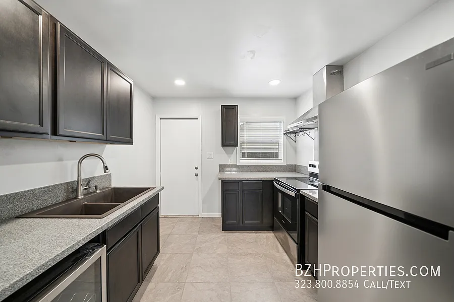 Renovated 3 Bedroom House - Near USC — Photo 3