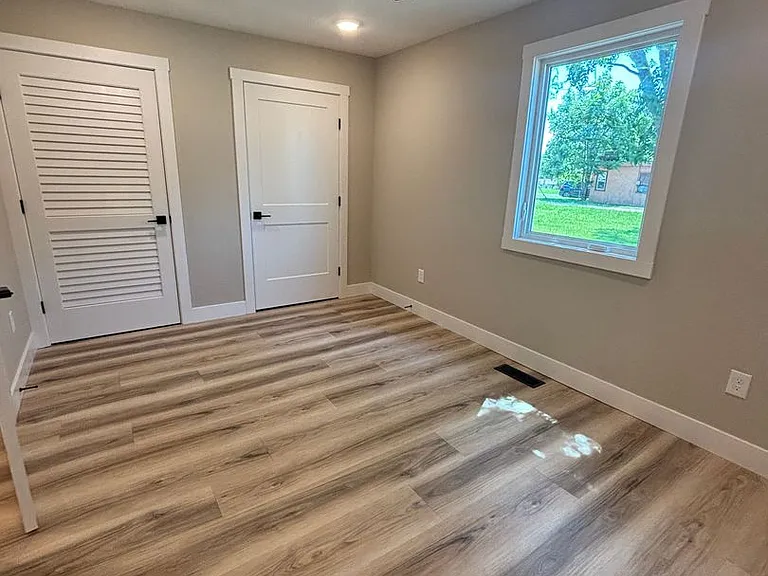 106 E Sycamore St — Photo 35