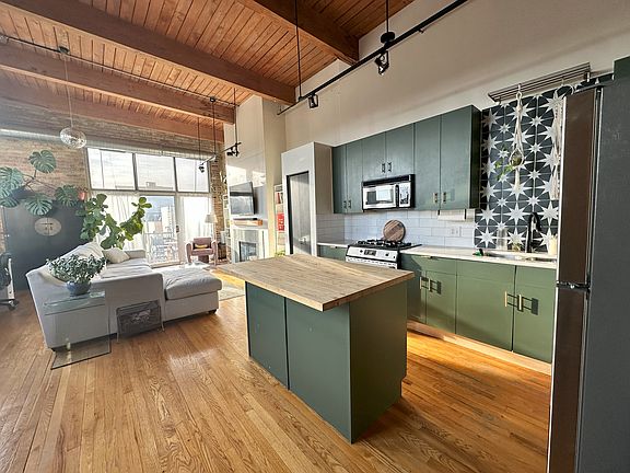 2nd image of 2201 W Wabansia Ave APT 21