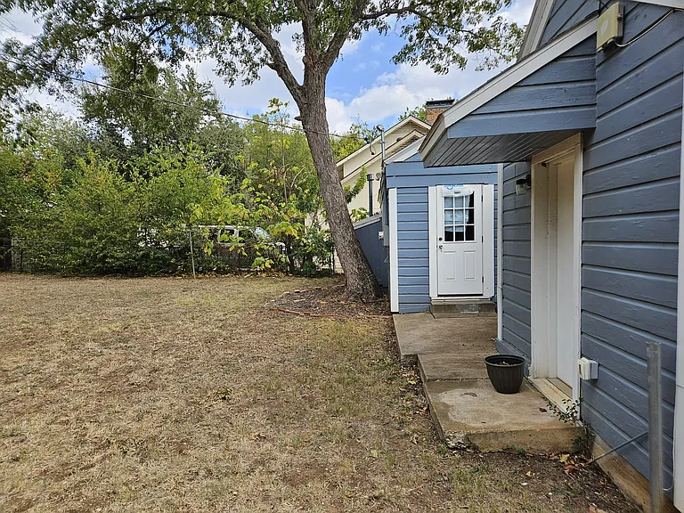 4021 Adrian Dr — Photo 18
