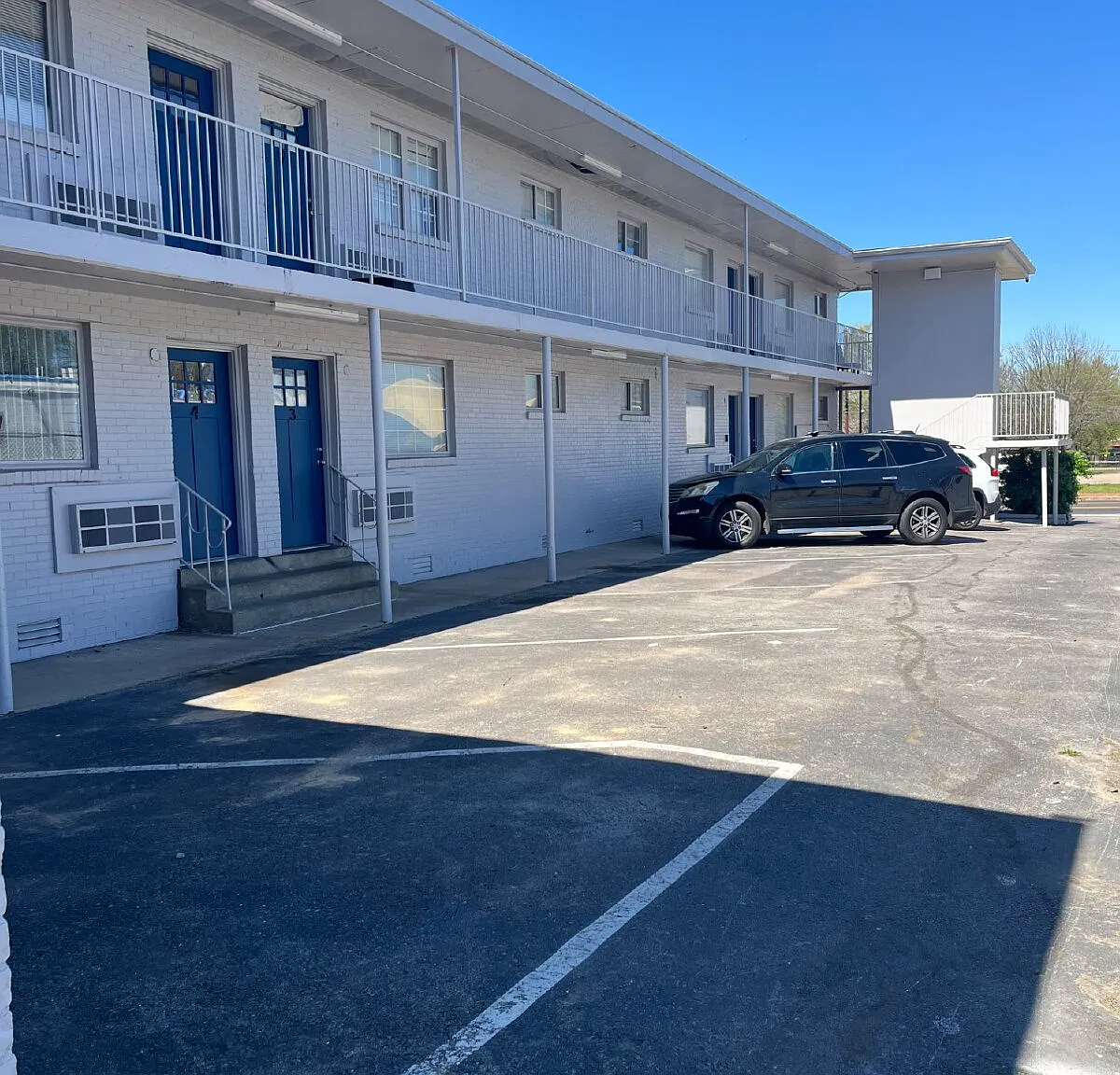 2 bed, 1.0 bath, 700 sqft, $1,100 — Photo 2