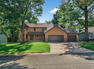 102 Woodridge Ln, Lino Lakes, MN 55014