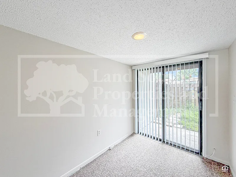 2 bed, 1.5 bath, 1039 sqft, $1,495 — Photo 4
