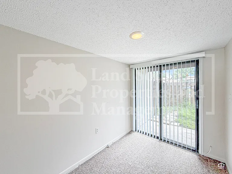 4948 Market Sq — Photo 4