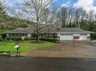 19468 SW 35th Ct, Lake Oswego, OR
