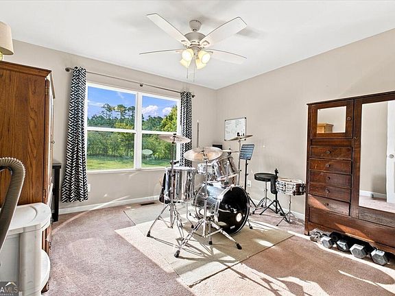 2nd image of 8 Fernwood Way NE