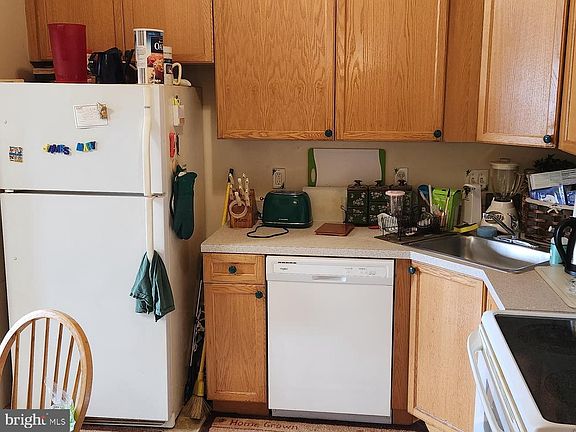 5th image of 164 Brookland Ct APT 11