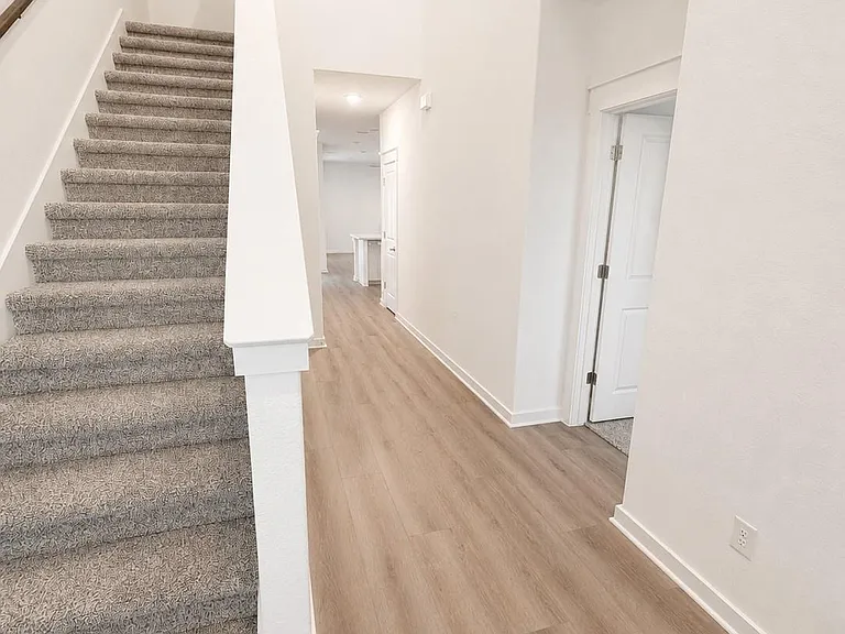 116 Hartson Dr — Photo 9