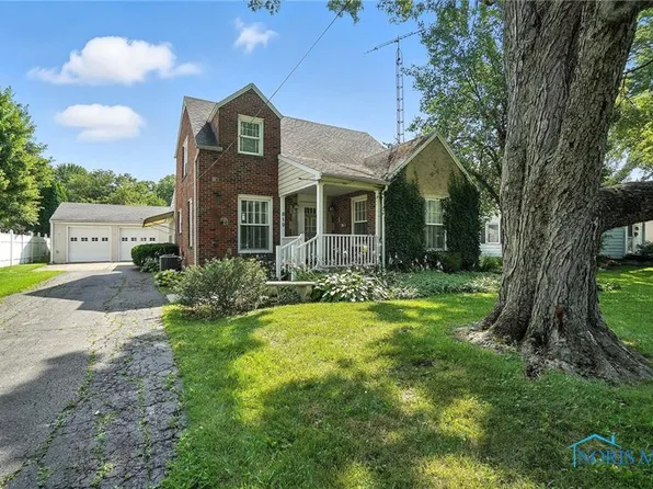 819 Walnut St, Perrysburg, OH 43551