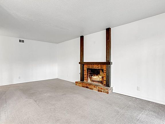 5th image of 5015 Walnut St APT B