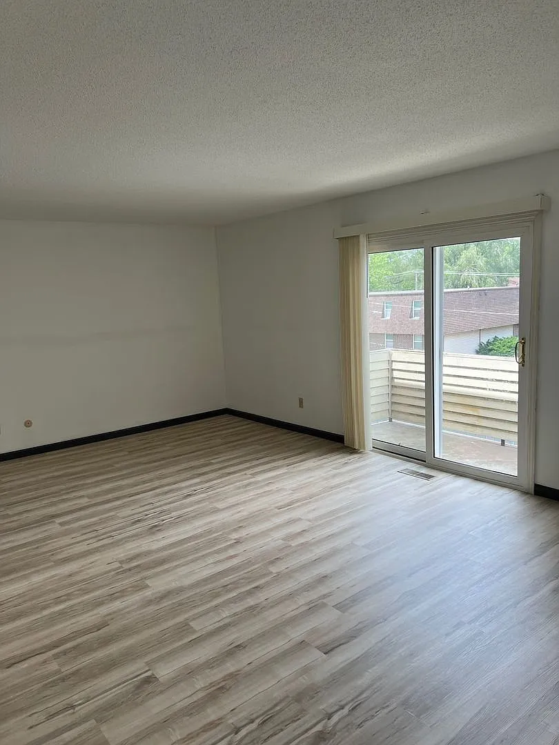 Updated 2 bedroom Condo - Available August 2026 — Photo 3