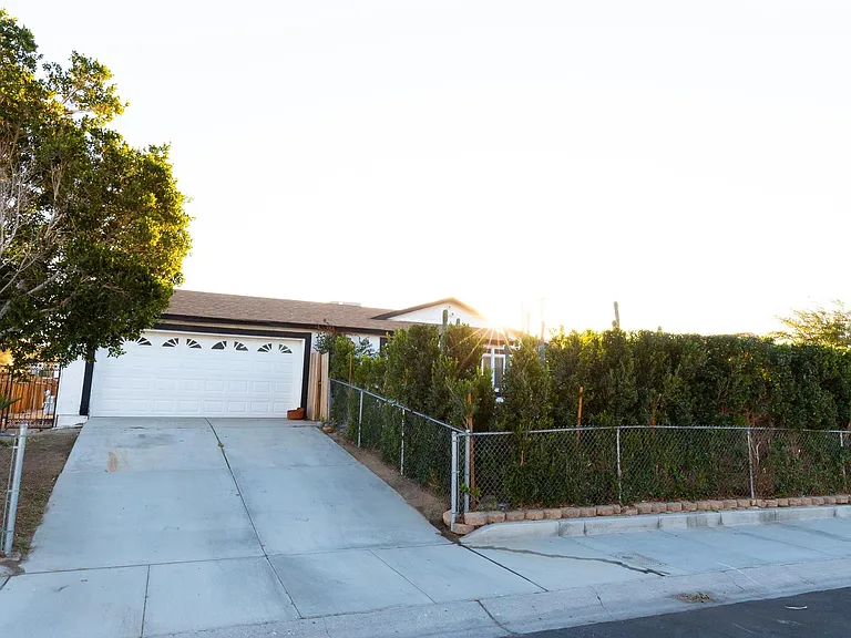 15490 Avenida Rambla — Photo 2