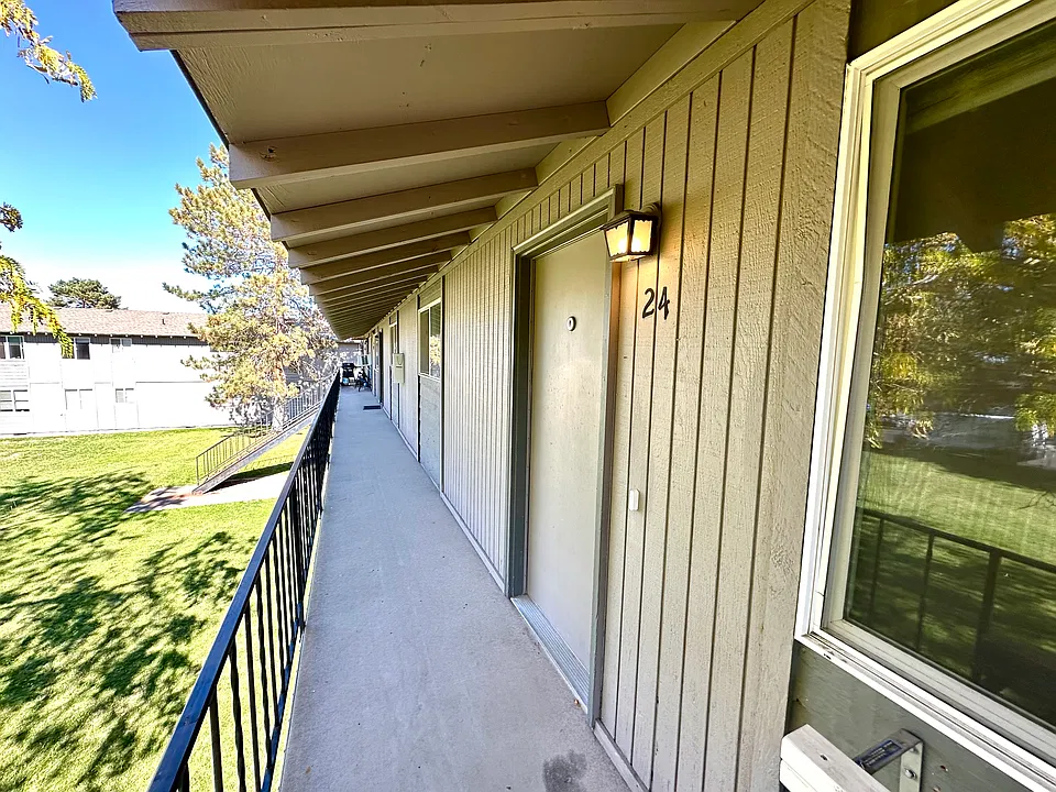 1624 SW Lava Ave #24