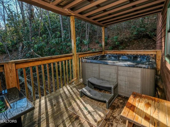 1580 Zermatt Dr, Gatlinburg, TN 37738