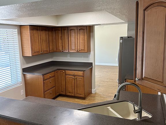 2nd image of 4616 E Voltaire Ave