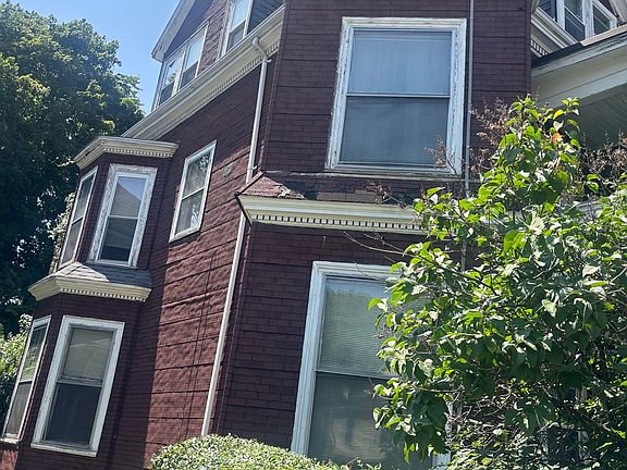 2nd image of 31 Lawrence Ave