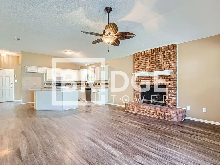 409 Kelley Ct — Photo 3